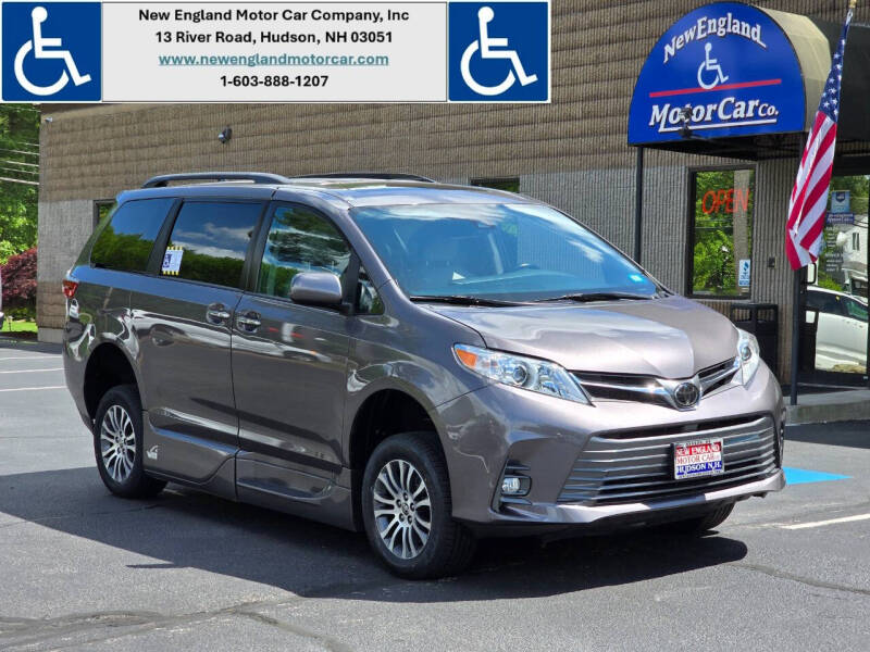 2020 Toyota Sienna XLE's photo