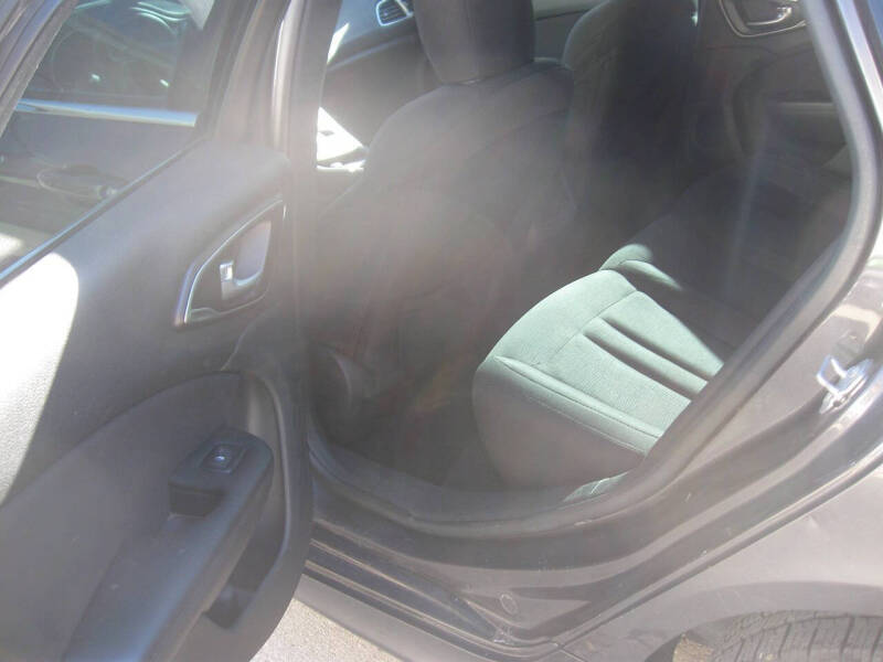 2017 Chrysler 200 LX