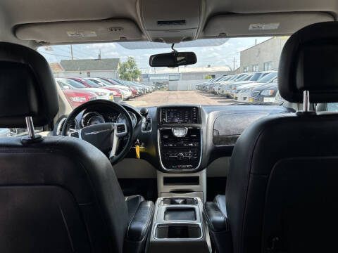 2014 Chrysler Town and Country Touring