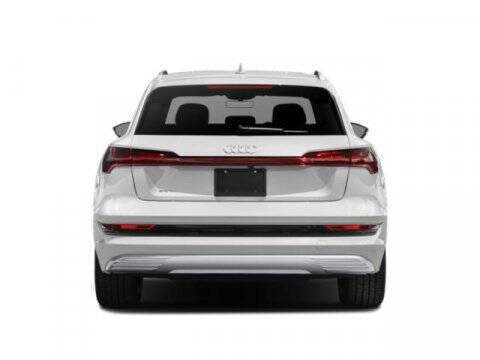 2022 Audi e-tron quattro Premium