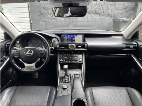 2017 Lexus IS 200t