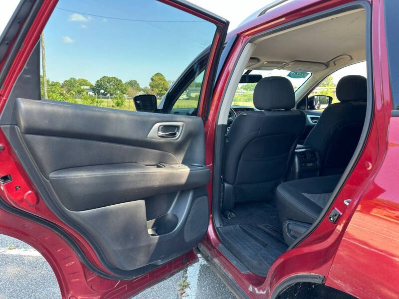 2017 Nissan Pathfinder SV