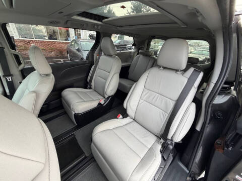 2016 Toyota Sienna XLE 8-Passenger