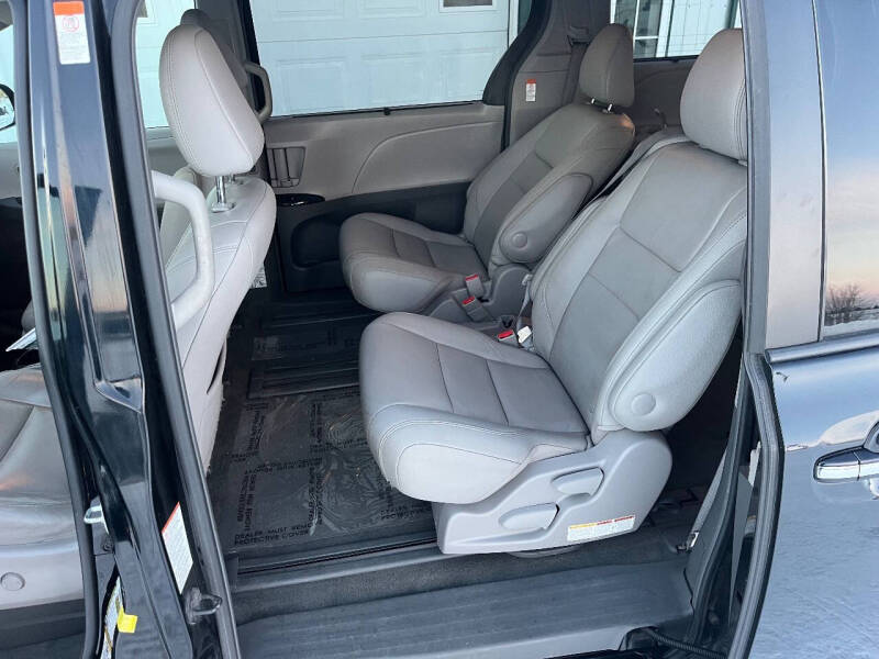 2015 Toyota Sienna XLE 8-Passenger