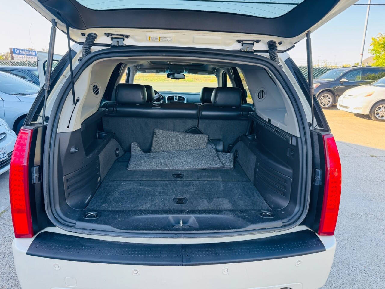 White 2008 Cadillac SRX V8 AWD V8 4dr SUV 15