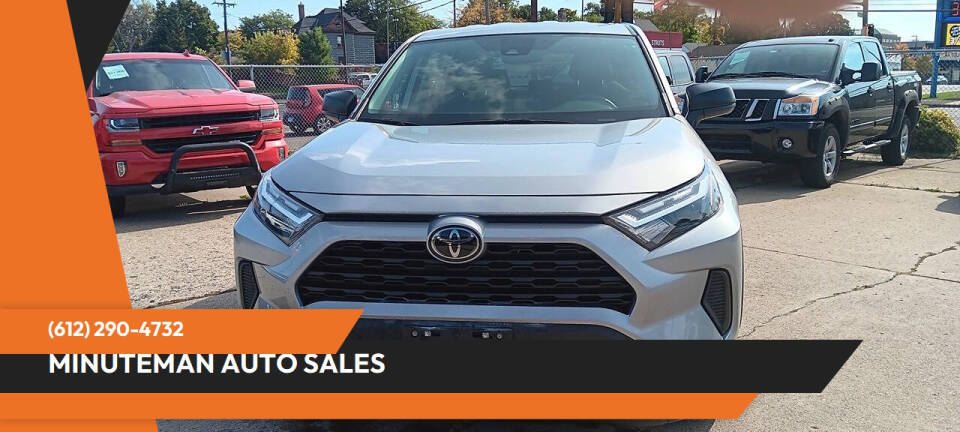 2023 Toyota RAV4 LE's photo