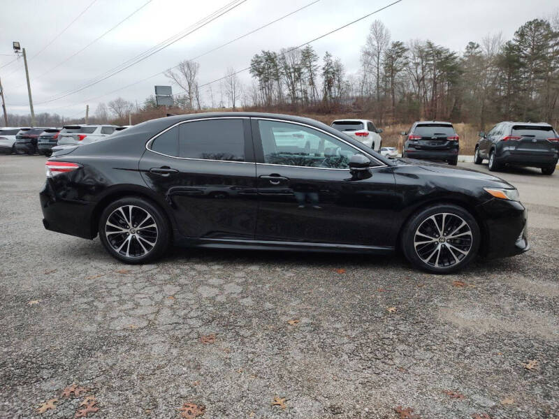 2020 Toyota Camry SE