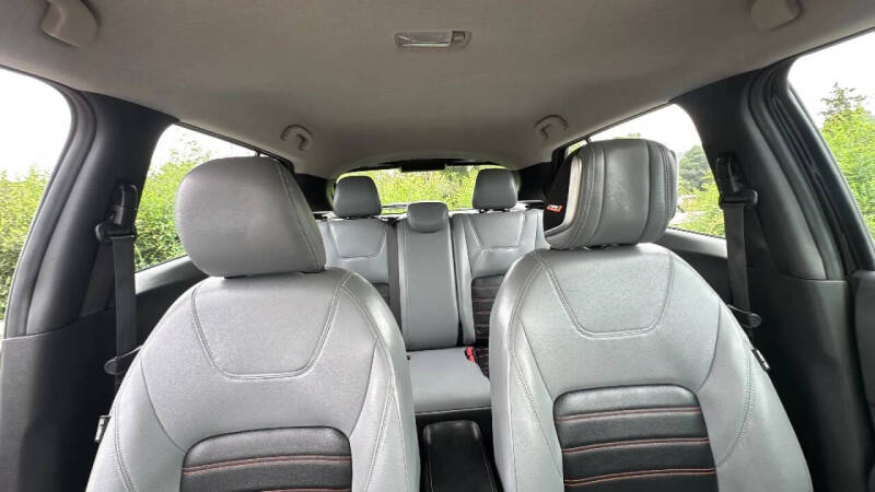 2022 Nissan Kicks SR