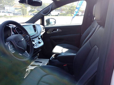 2026 Chrysler Pacifica Select