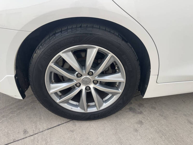 2015 Infiniti Q50 Premium