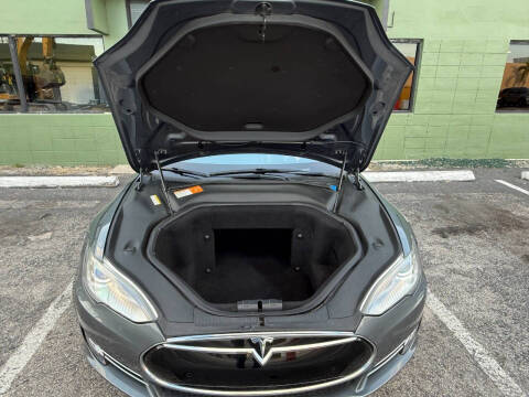 2014 Tesla Model S P85