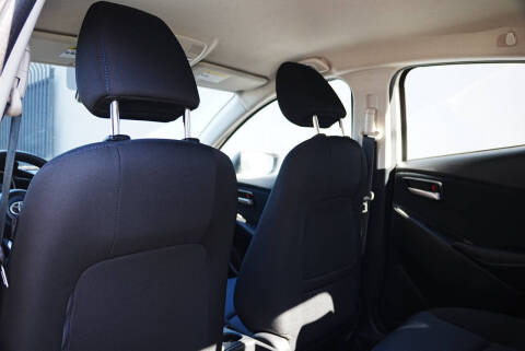 2020 Toyota Yaris Hatchback LE