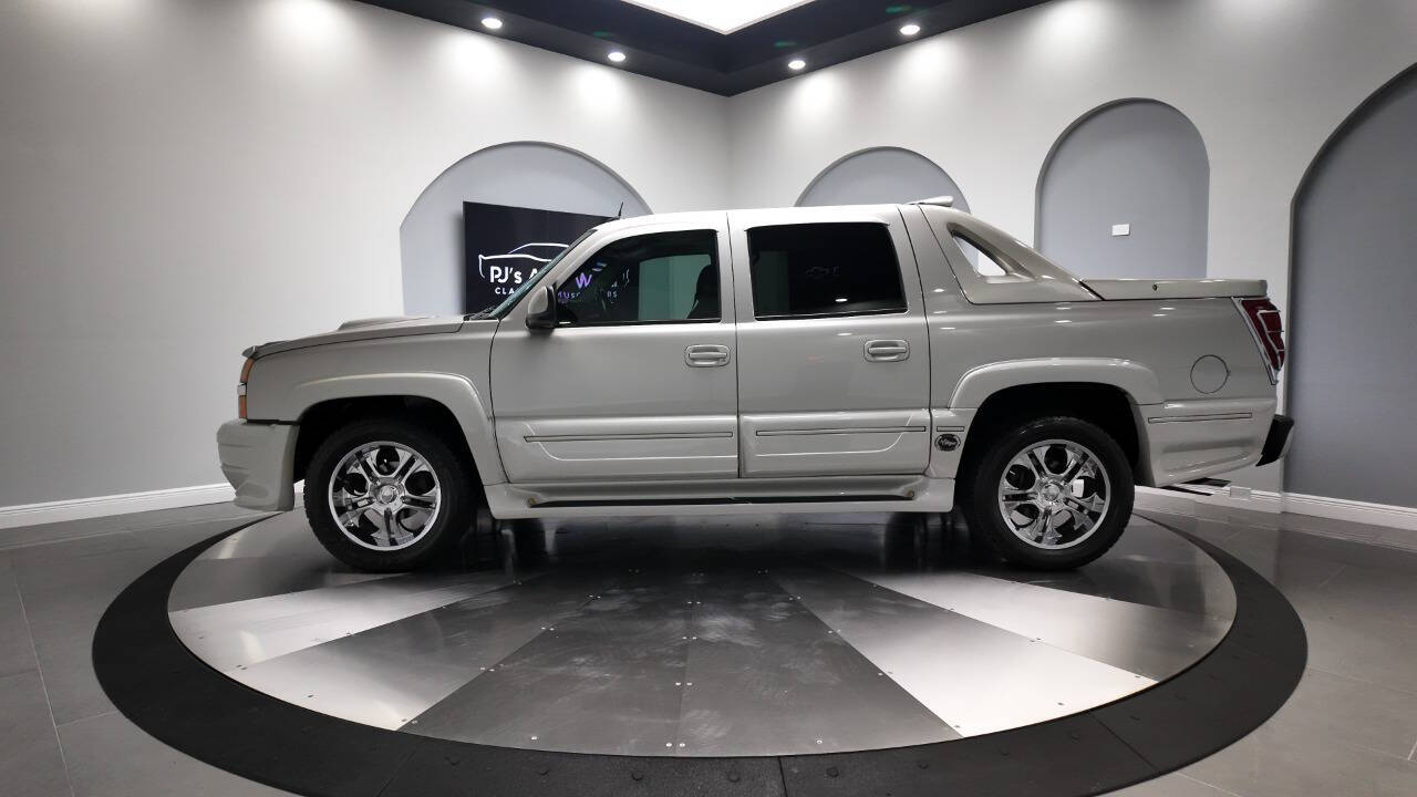 2004 Chevrolet Avalanche 1