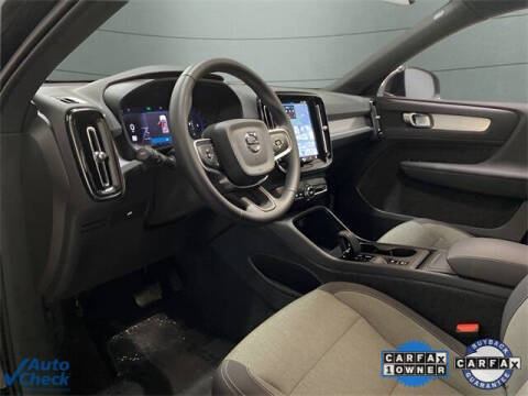 2025 Volvo XC40 B5 Core Bright Theme