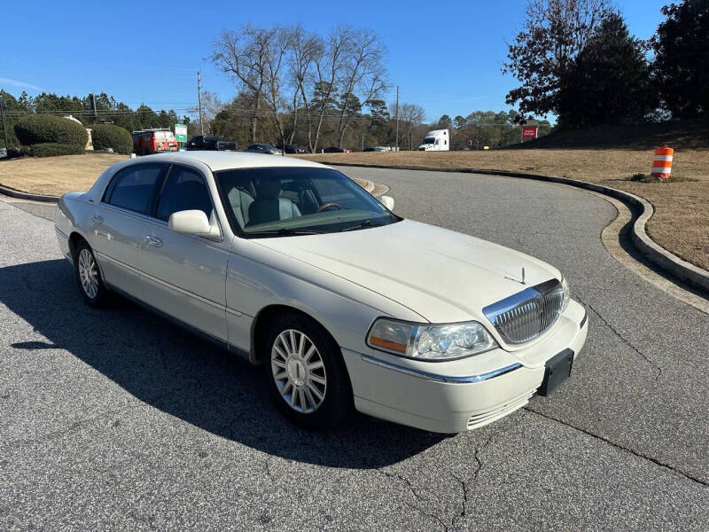 2003 Lincoln Town Car Signature's photo