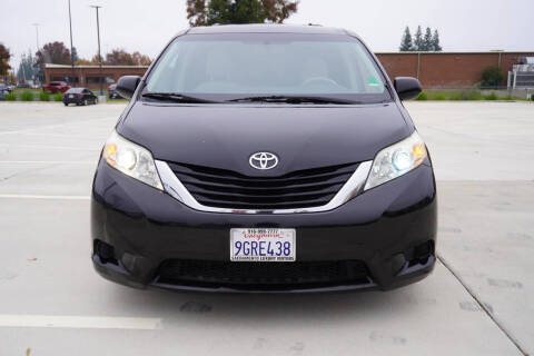 2013 Toyota Sienna LE 7-Passenger Auto Access Seat