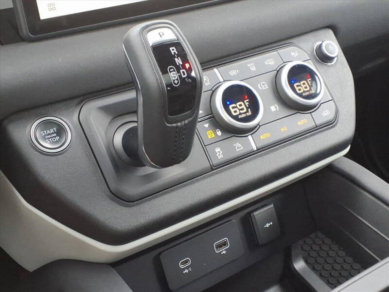 2023 Land Rover Defender 110 SE