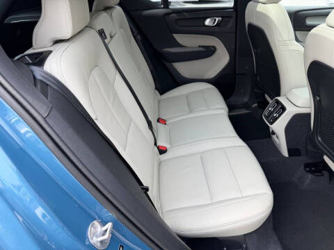 2024 Volvo XC40 B5 Plus Bright Theme
