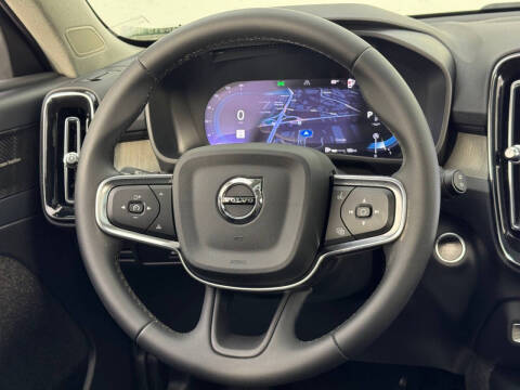 2024 Volvo XC40 B5 Plus Bright Theme