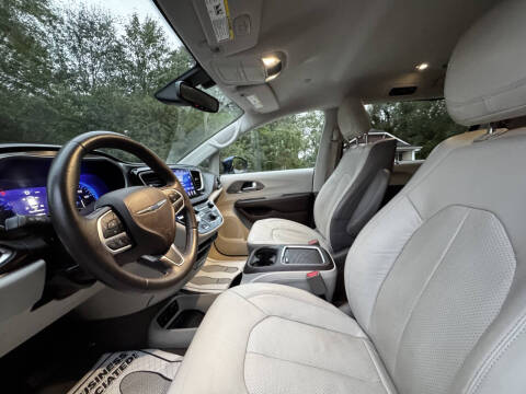 2017 Chrysler Pacifica Touring-L Plus