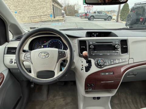 2014 Toyota Sienna XLE 8-Passenger