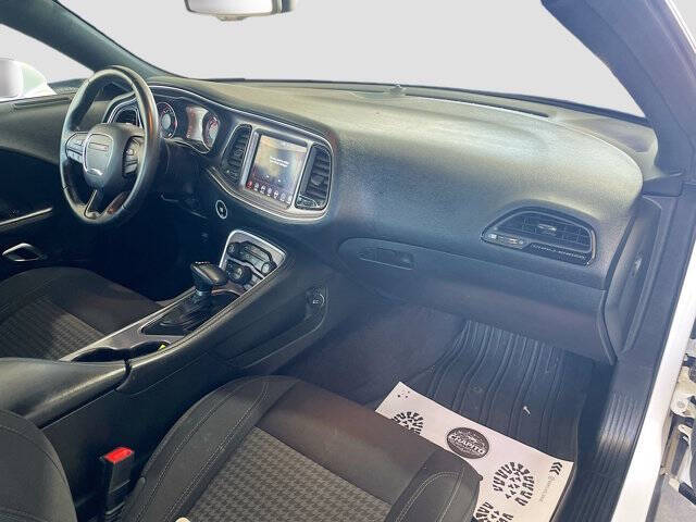 2017 Dodge Challenger SXT