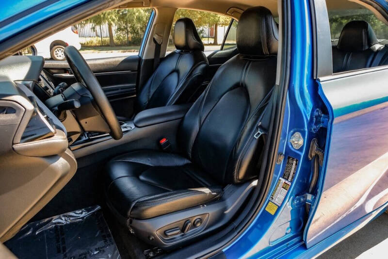 2020 Toyota Camry Hybrid LE