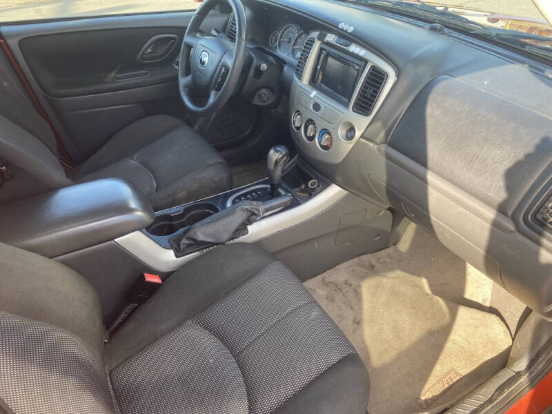 2005 Mazda Tribute s