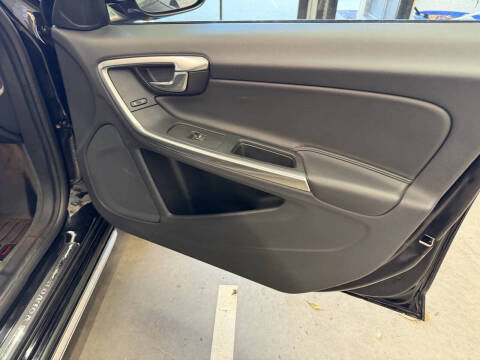 2018 Volvo V60 Cross Country T5 Premier