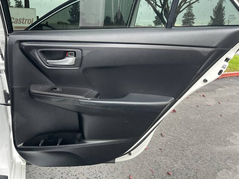 2017 Toyota Camry SE