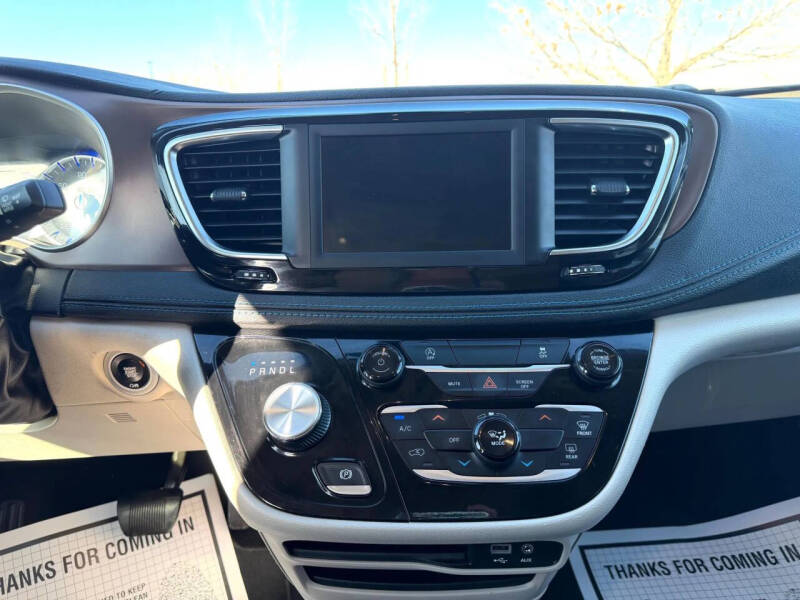 2020 Chrysler Voyager LXi