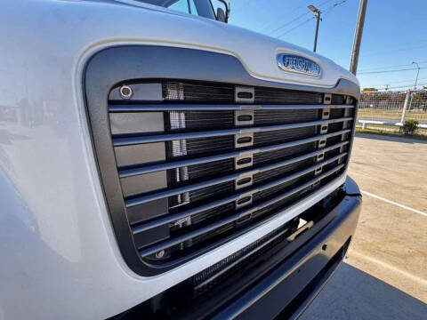 2020 Freightliner M2 106