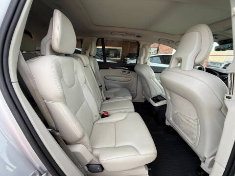 2017 Volvo XC90 T6 Momentum