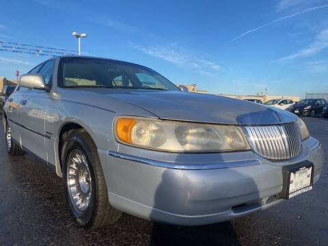 1999 Lincoln Town Car for sale at VIP Auto Sales & Service in Franklin OH