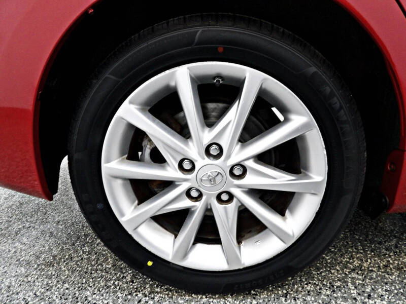 2014 Toyota Prius v Five