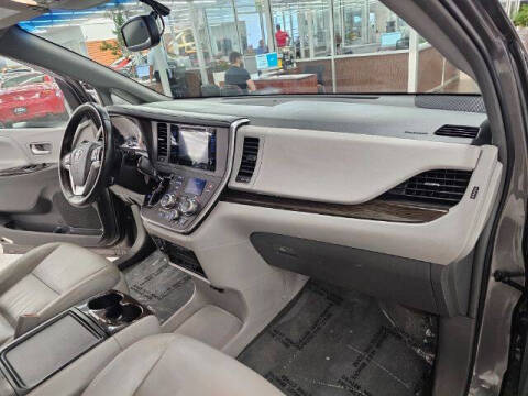 2017 Toyota Sienna XLE 7-Passenger