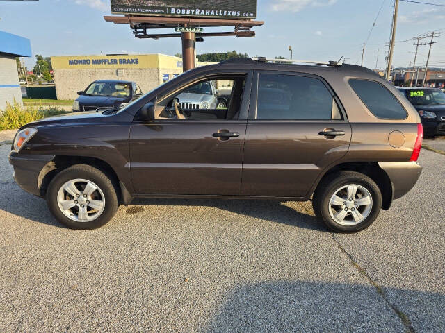 2008 Kia Sportage for sale at QUEENSGATE AUTO SALES in York, PA