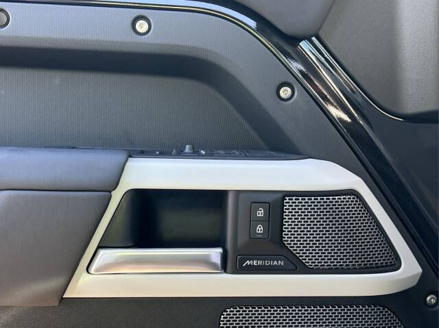 2024 Land Rover Defender 90 P400 X-Dynamic SE