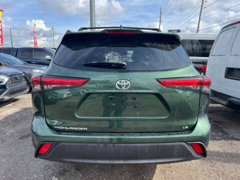 2023 Toyota Highlander LE