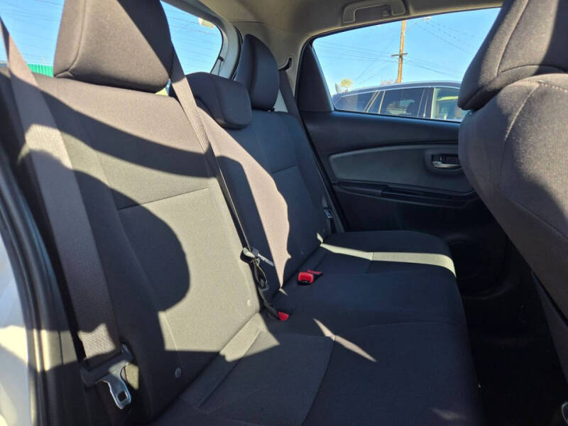 2016 Toyota Yaris 5-Door SE