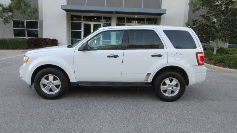 2011 Ford Escape XLS photo 2