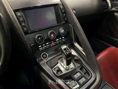 2018 Jaguar F-TYPE R