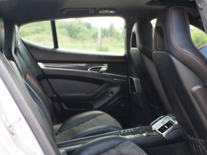 2016 Porsche Panamera GTS