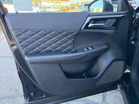 2025 Mitsubishi Outlander PHEV SEL