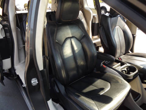 2017 Chrysler Pacifica Touring-L