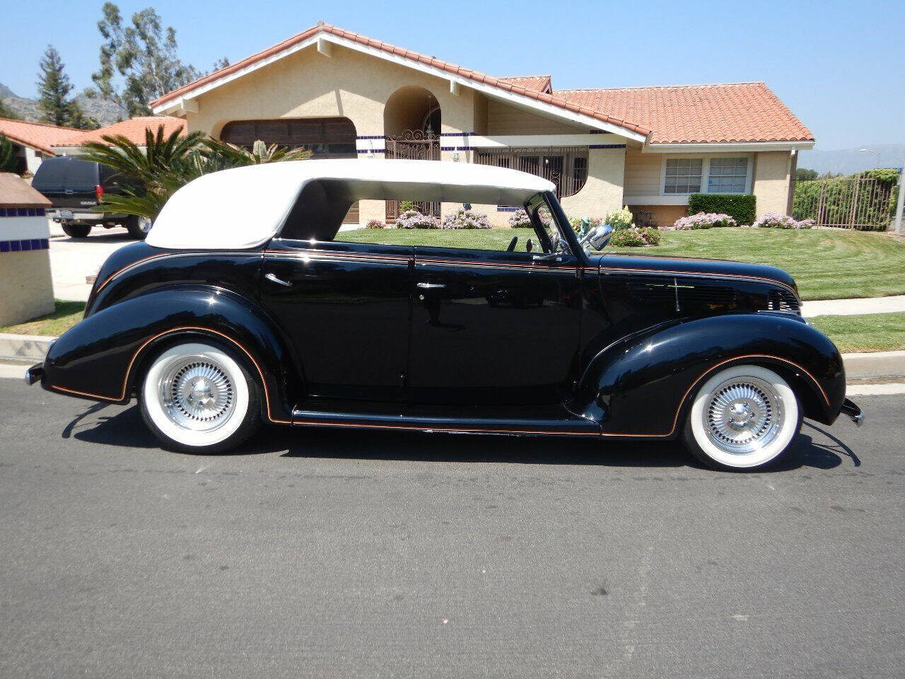 1938 Ford Cabriolet 31