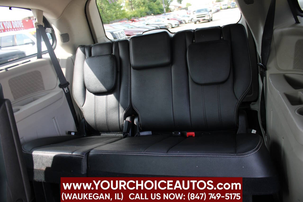 ChryslerTown and Country18