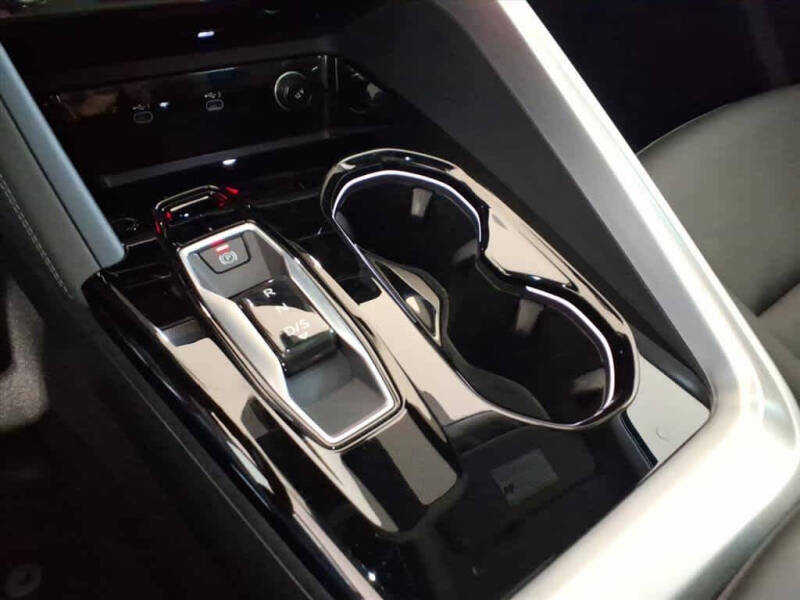 2025 Audi Q5 quattro Premium TFSI