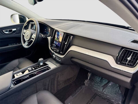 2025 Volvo XC60 B5 Plus Dark Theme