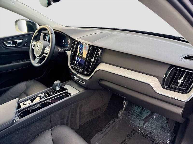 2025 Volvo XC60 B5 Plus Dark Theme